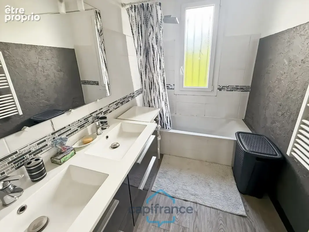 Dpt Gers (32), à vendre BARCELONNE DU GERS belle maison T5 de 105 m² habitables sur 2 niveaux + garage sur 617 m² de terrain, au - photo 9