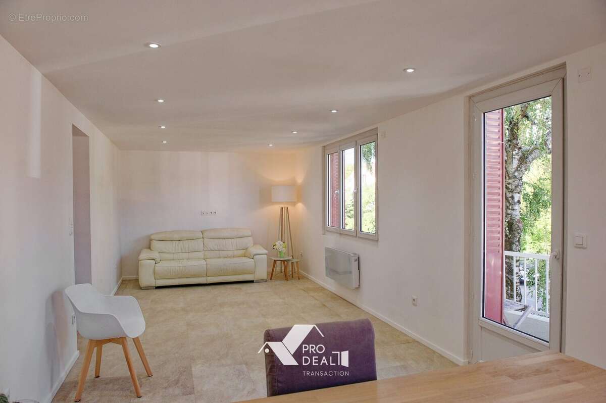 Maison à SAINT-DENIS-LES-BOURG