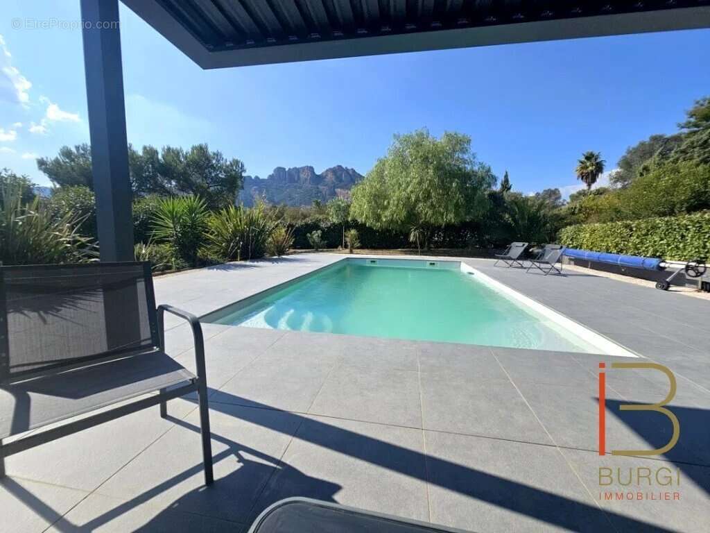 Maison à ROQUEBRUNE-SUR-ARGENS