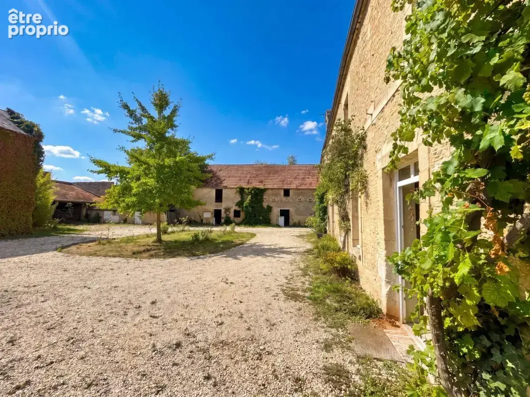 Corps de ferme de 300 m2, sur un terrain de 2 999 m2, avec dépendances - ROTS - photo 16
