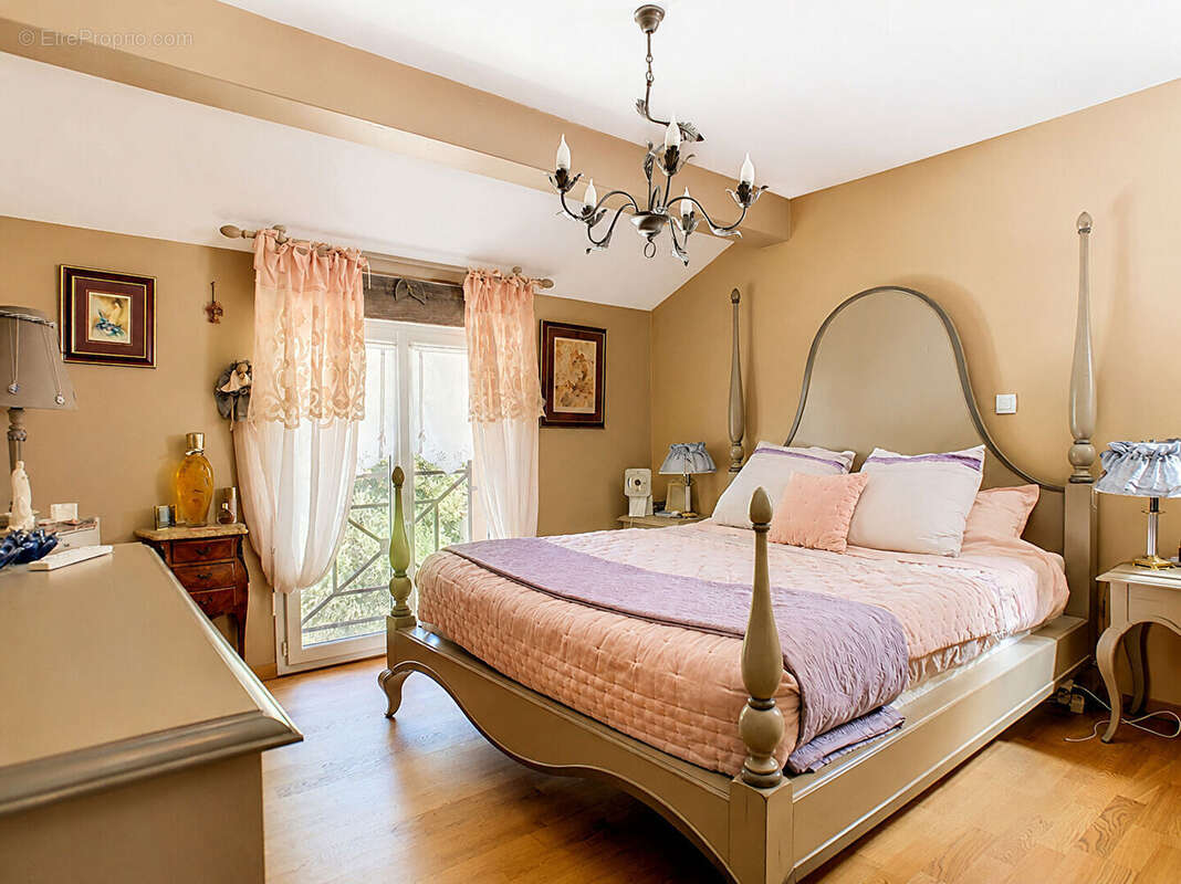Maison - T6 - 138 m² - photo 12