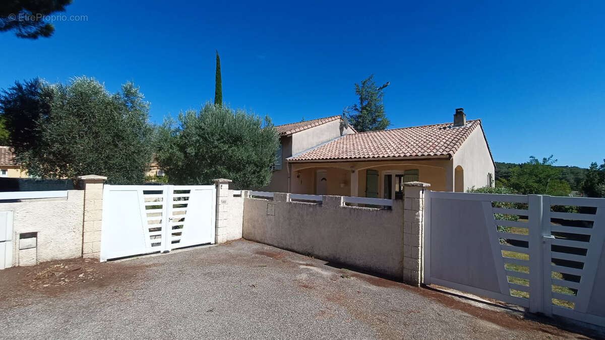 Maison à ROUSSAS