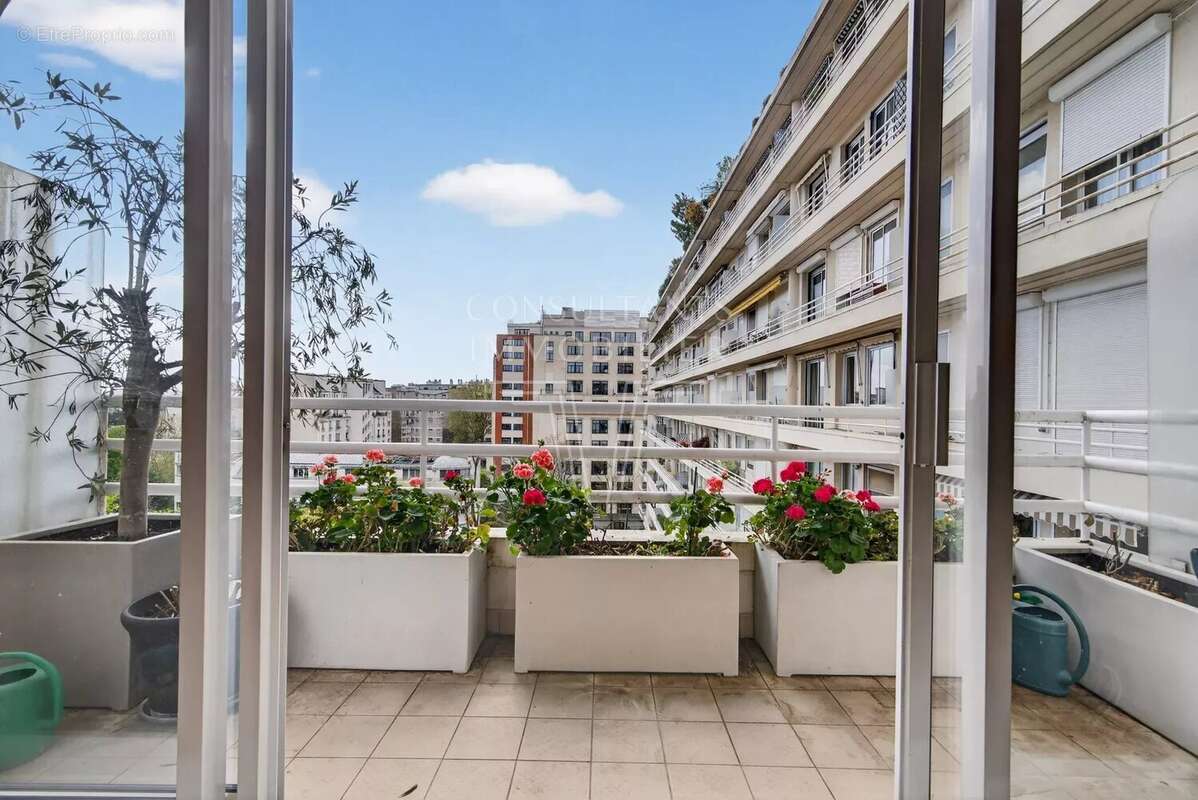 Appartement traversant parfait etat balcon paris xvi– quartier jasmin. - photo 5