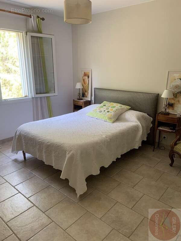 Villa de plain-pied de 156m² et son terrain de 2522m² - photo 5