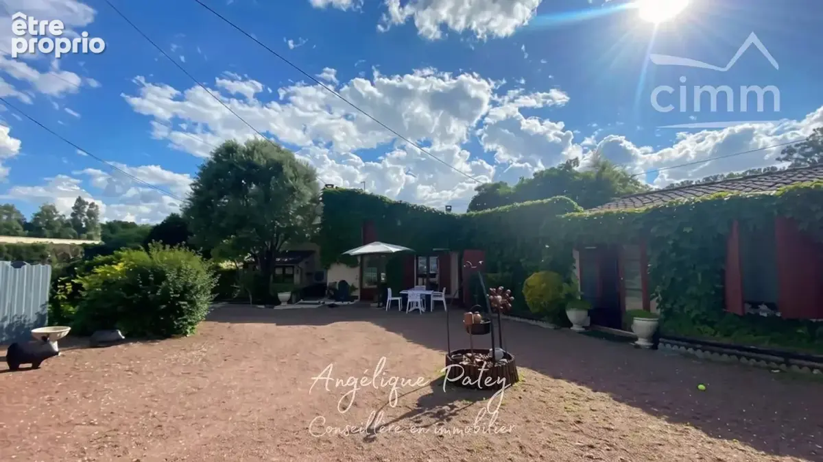 Maison de 230 m2- Dépendances, bureaux et terrain constructible - photo 11