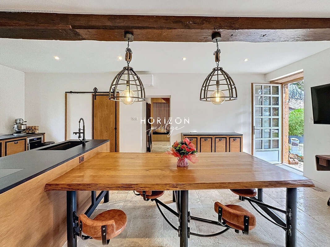 Maison à CHARNAY-LES-MACON