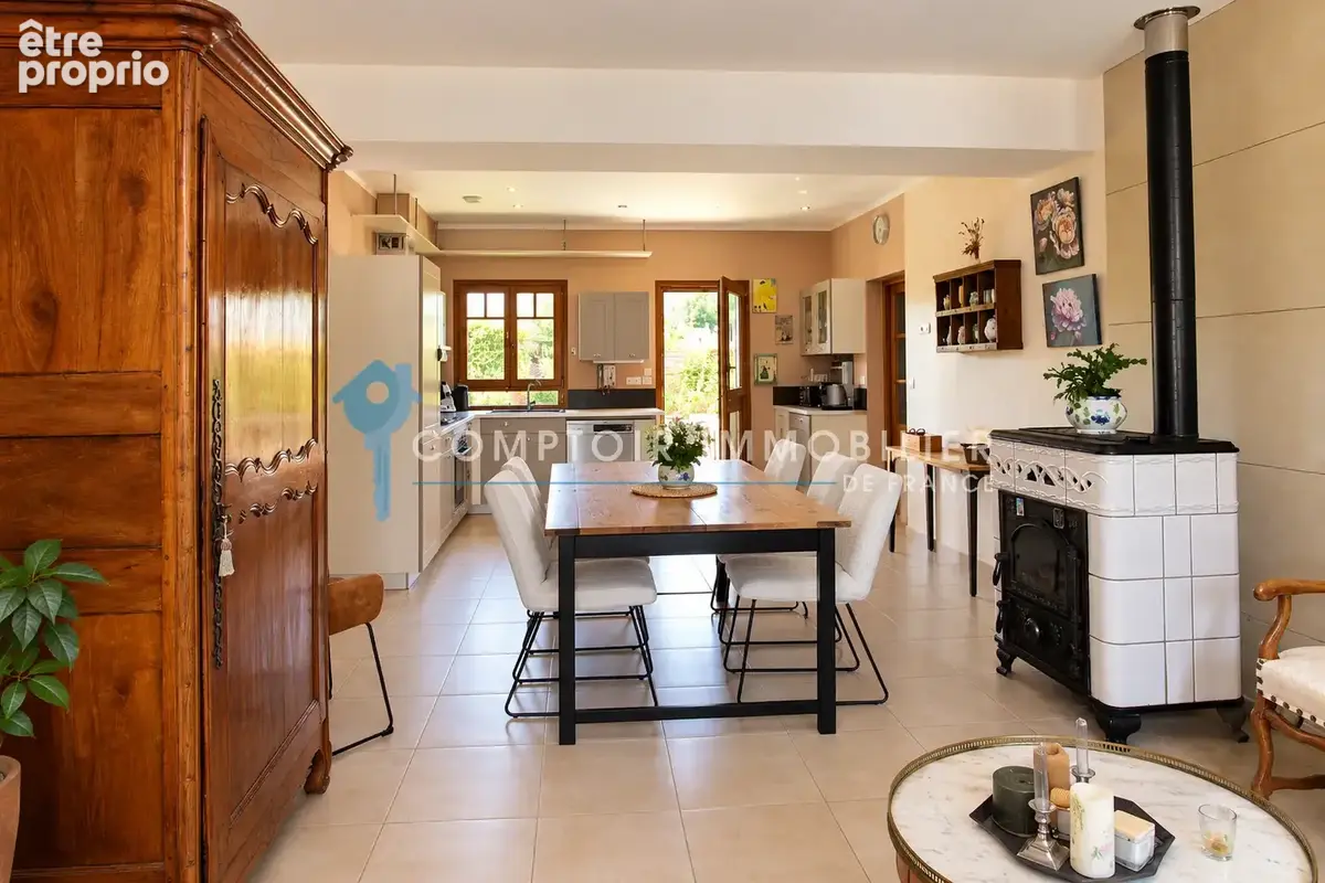 A vendre proche Anet (27) belle maison de ville 240 m2 sur terrain de 675 m2 - photo 2