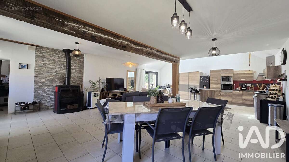 Maison 142 m² à Saint-Aubin-Des-Coudrais  - photo 3