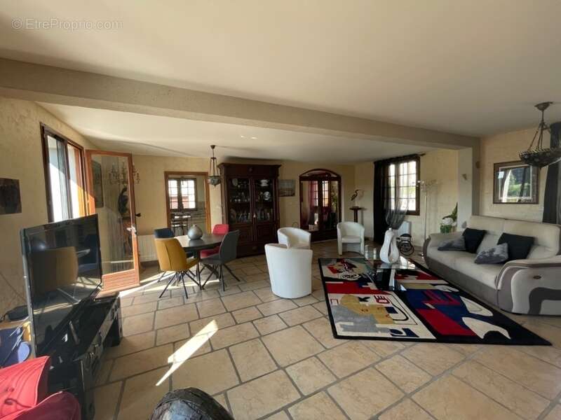 Maison à LA CELLE-DUNOISE