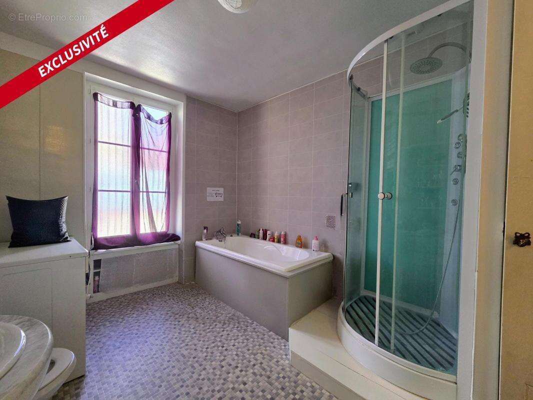 Appartement à SAINT-JEAN-D'ANGELY