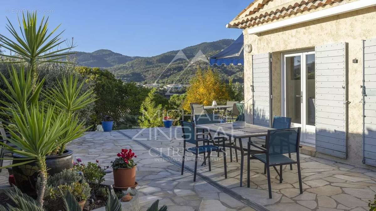 Maison à MANDELIEU-LA-NAPOULE