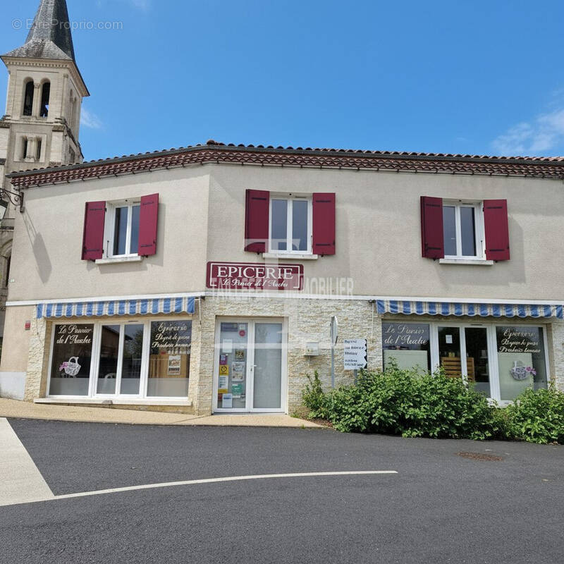 Maison à LEGUILLAC-DE-L'AUCHE