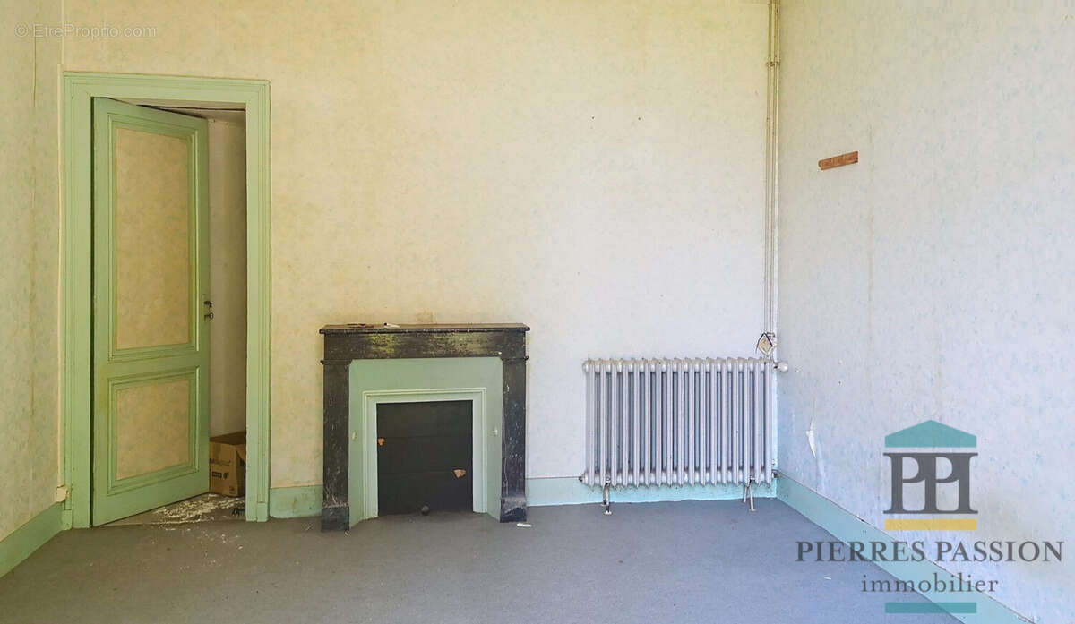 Maison à SAINT-PIERRE-D'AURILLAC