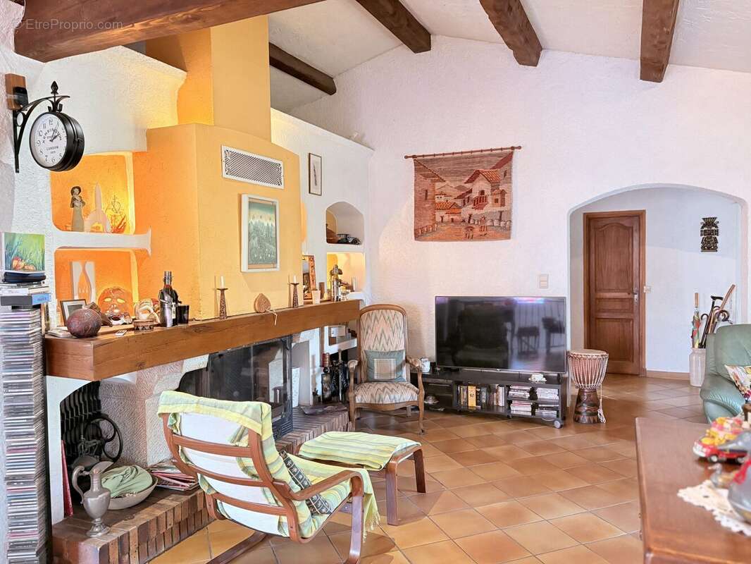 Maison à LE MUY