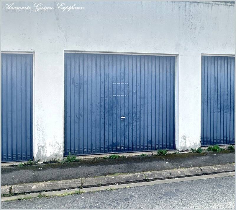 Parking à COURVILLE-SUR-EURE