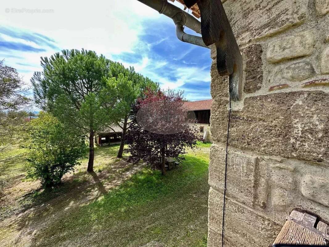 Maison à MONLEON-MAGNOAC