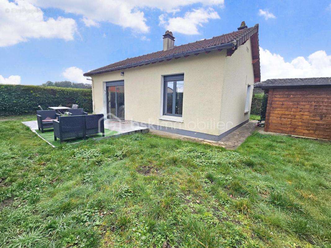 Maison à COUBRON