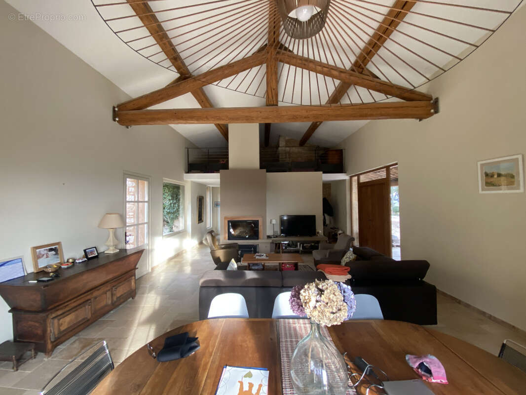 Maison à SAINT-SATURNIN-LES-APT