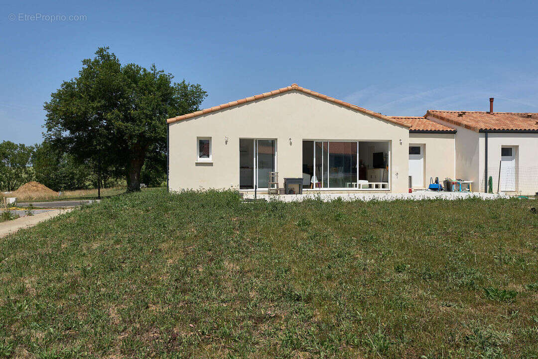 Maison à BOTZ-EN-MAUGES