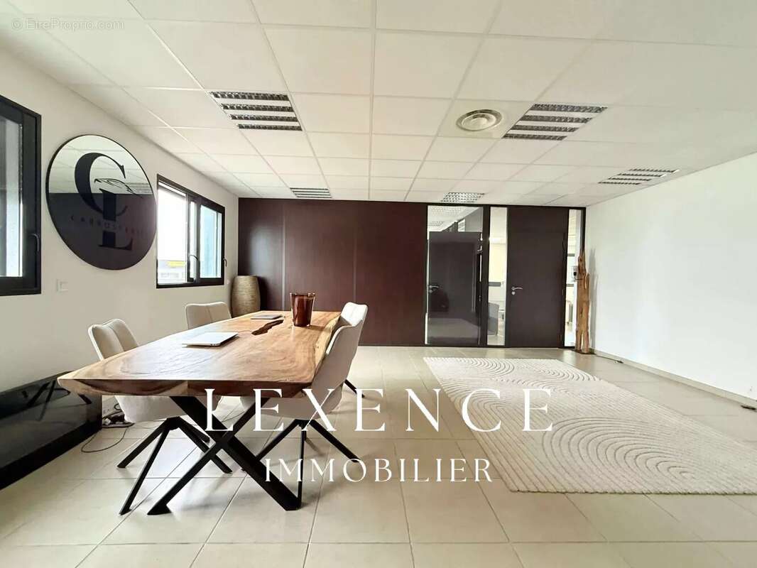 Commerce à EGUILLES