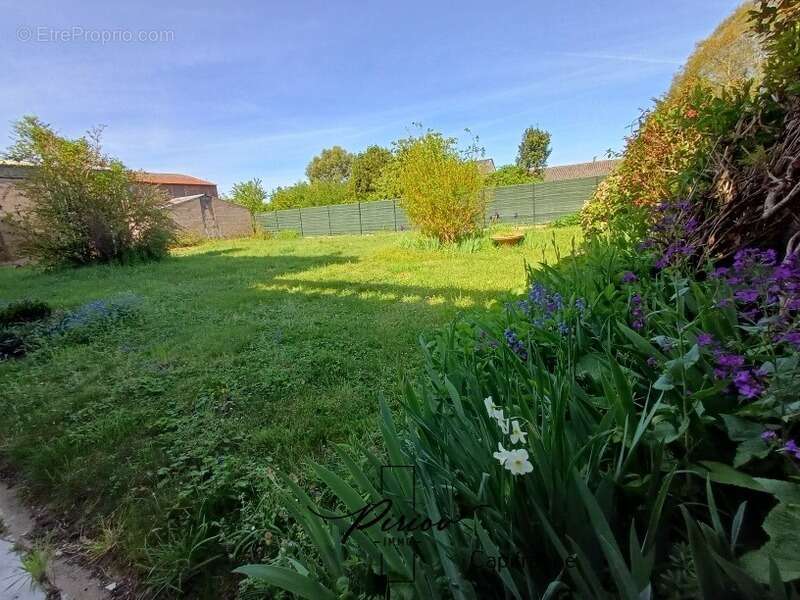 Maison à NUEIL-SUR-LAYON
