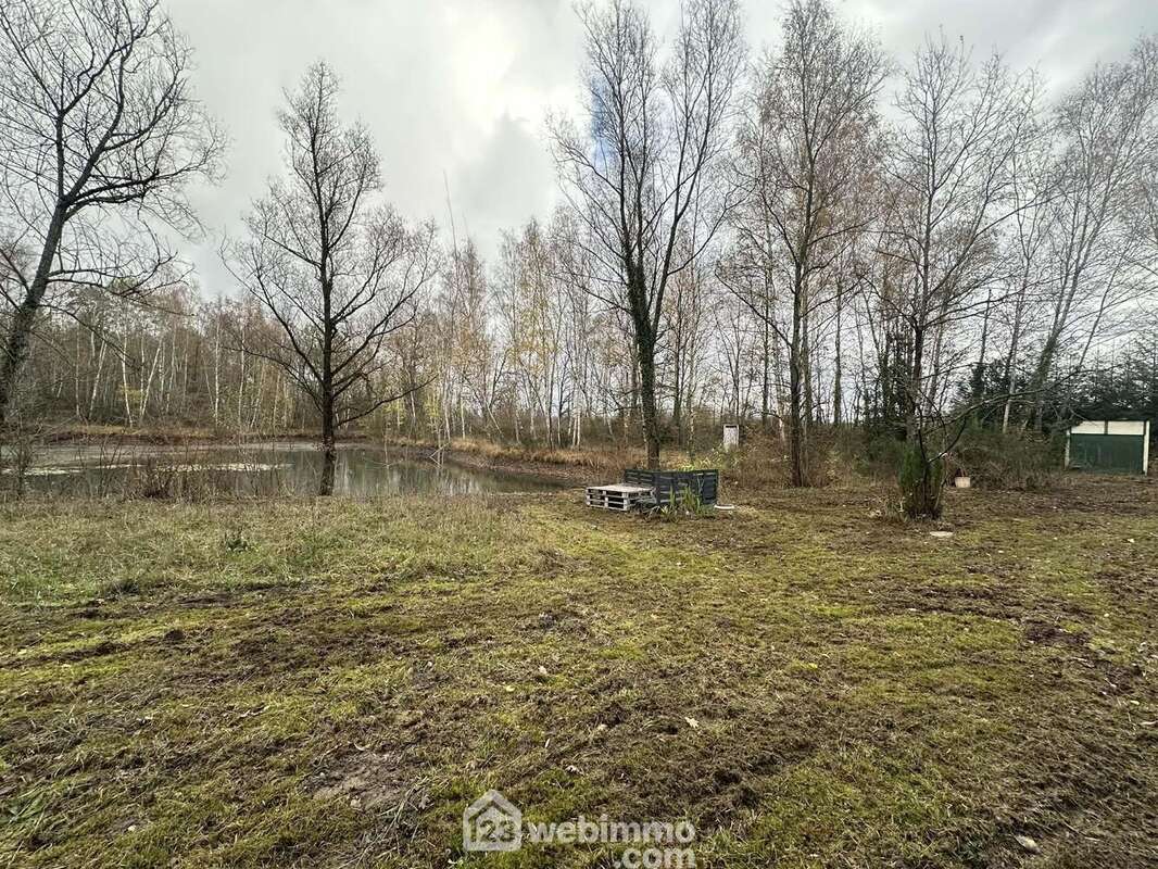 Erigé sur une parcelle d&#039;1hectare 450 - Terrain à ETOUVELLES