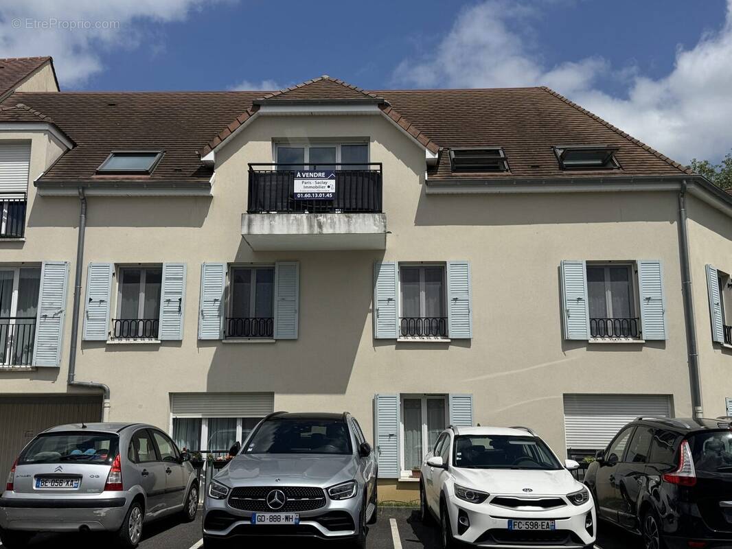 Appartement à VILLIERS-LE-BACLE