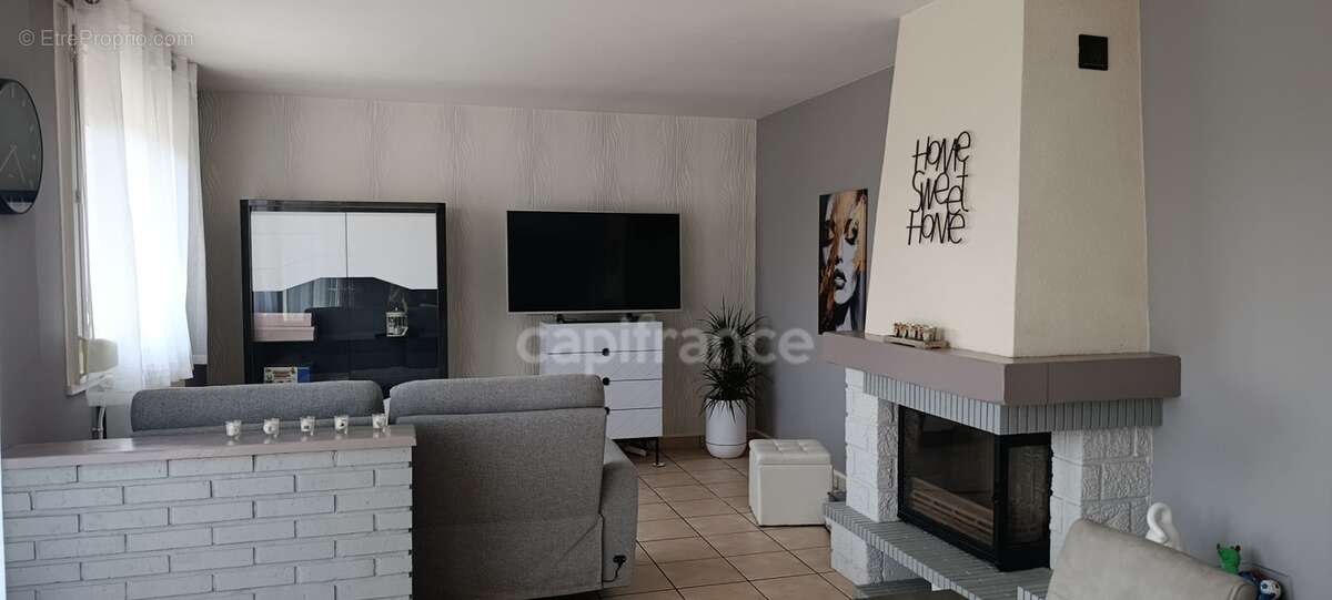 Maison familiale de 6 pièces avec 4 chambres, bureau et sous-sol aménagé - photo 3