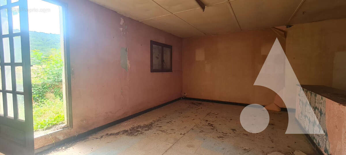 Maison mitoyenne à rénover-58 m² -Terrain de 316 m² -Salernes - photo 6
