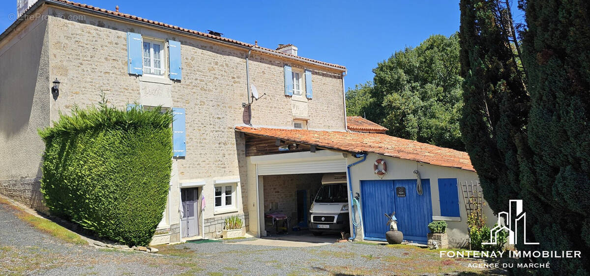 Maison à SAINT-HILAIRE-DES-LOGES