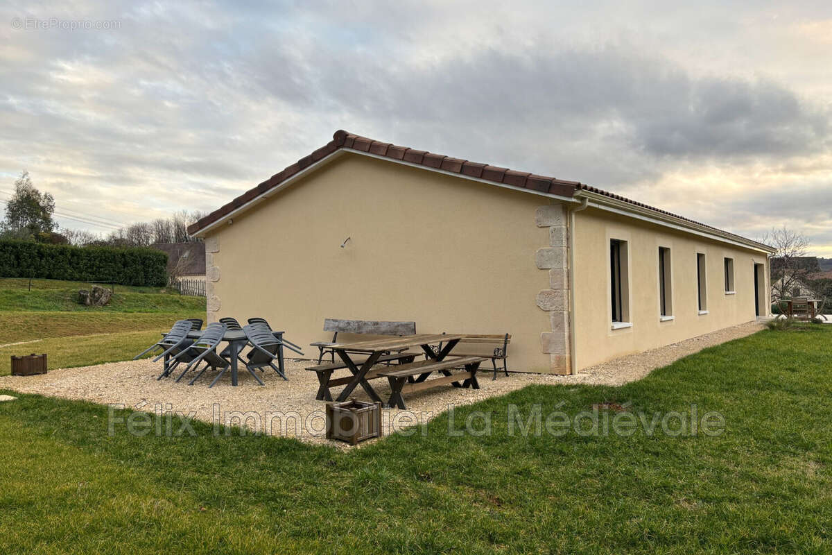 Maison à CARSAC-AILLAC