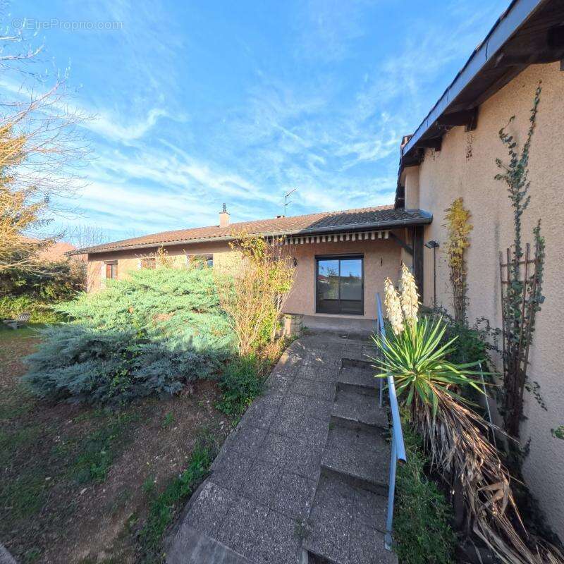 Maison à CHARVIEU-CHAVAGNEUX