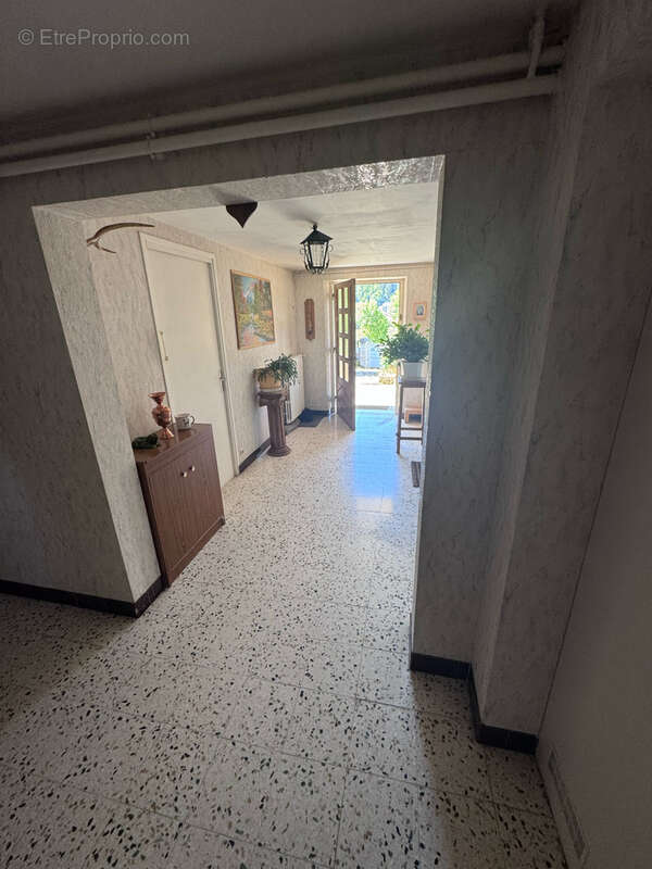 Maison indépendante avec terrain, garage et 6 chambres - vue dégagée - photo 8