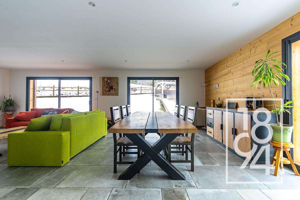 Maison à ENCHASTRAYES