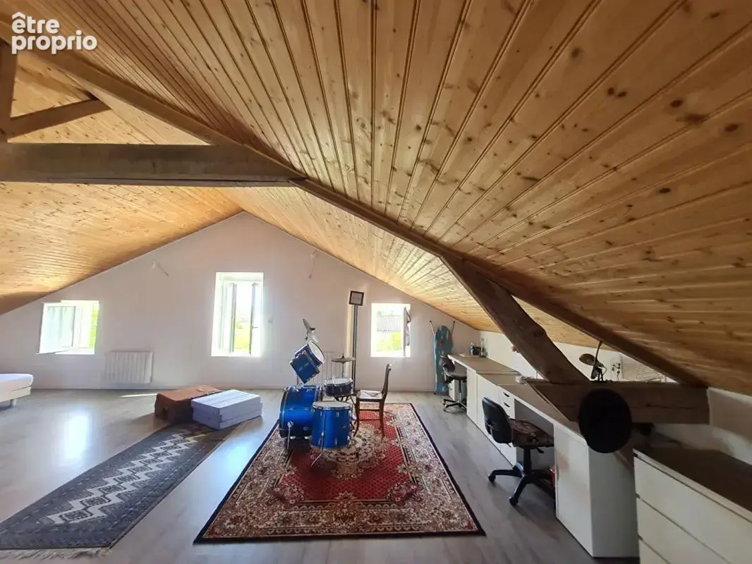 AUTHENTIQUE CHARENTAISE RENOVEE   3ch, veranda, 5000m2 de terrain, 2 garages - photo 13