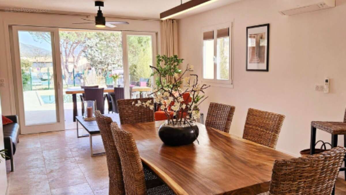 Maison 400 m² à Plan-De-La-Tour  - photo 6