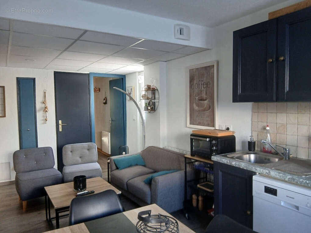 ST FRANCOIS LONGCHAMP Appartement T2 plein centre - photo 6