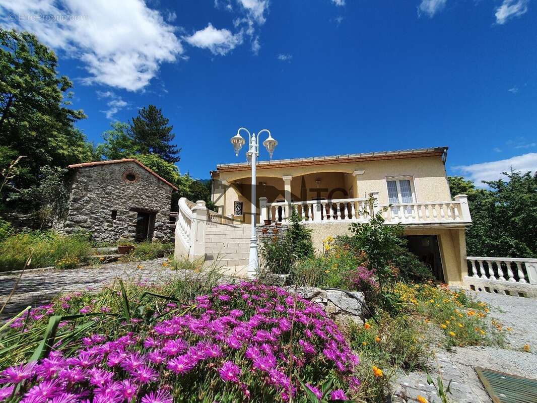 Villa 2005 140m² avec 5600m² terrain avec riviere - photo 32