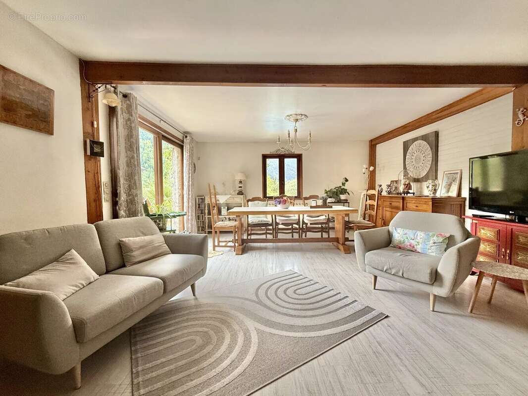 Spacieuse maison avec piscine et vue imprenable sur château de Montségur - photo 2