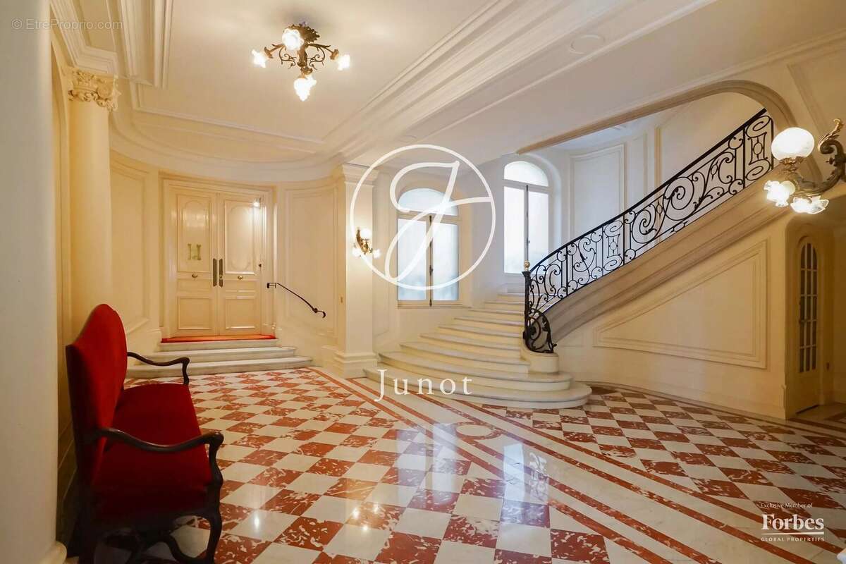 Paris 16e - IENA /  PLACE DES ETATS-UNIS -  Appartement mixte à vendre - 18 pièces - 452,64m² Carrez. - photo 28