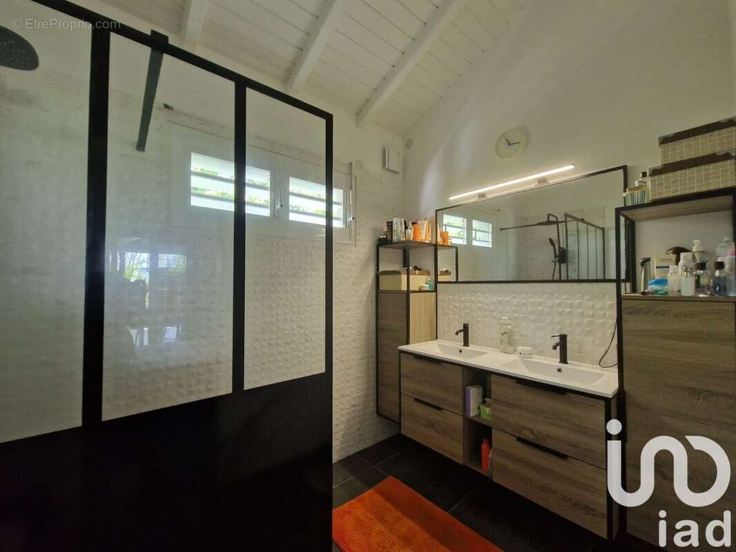 Maison 135 m² à Sainte-Anne  - photo 6