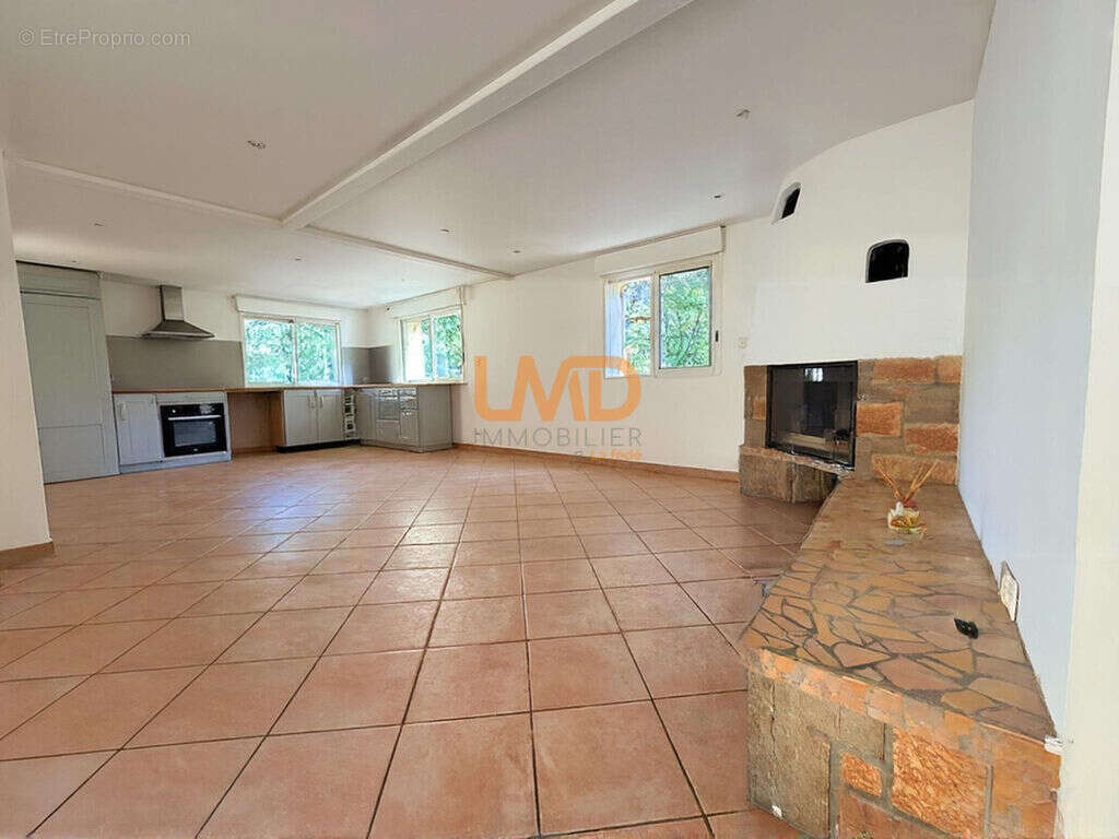 Callas Var – Maison 4 chambres, 1917 M² et beau potentiel - photo 8