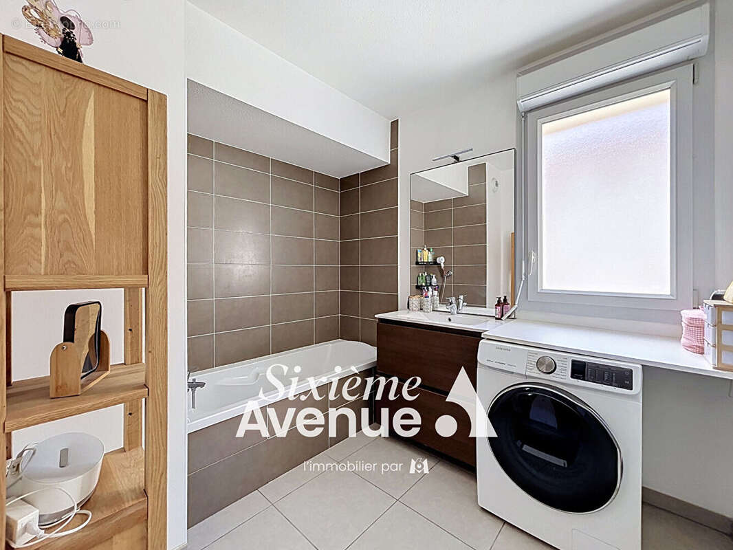 Appartement à MEYZIEU