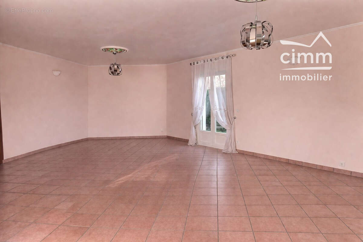 Maison 205 m² à Saint-Simeon-De-Bressieux  - photo 3
