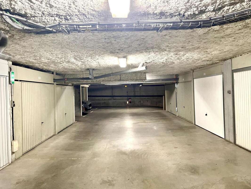 Photo 2 - Parking à HYERES