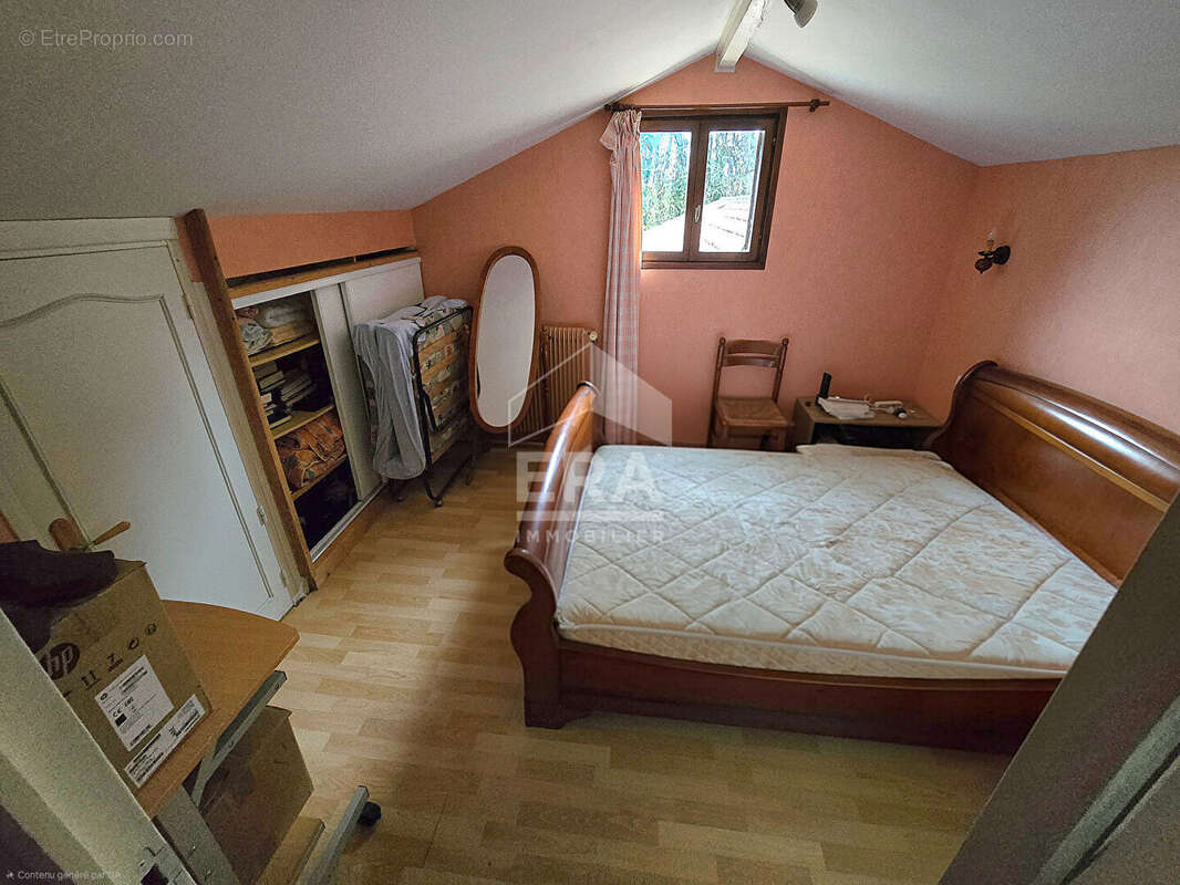 Maison à EGLISE-NEUVE-D&#039;ISSAC