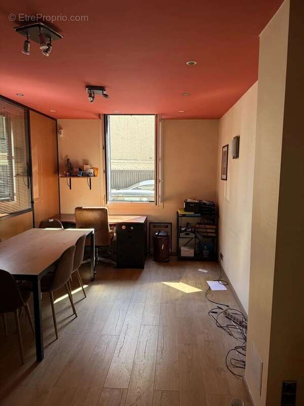 Commerce à SURESNES