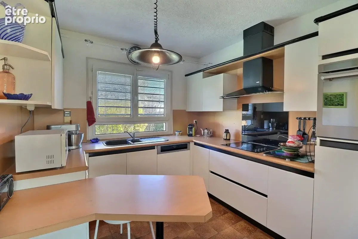 Maison 89 m² à Cranves-Sales  - photo 9