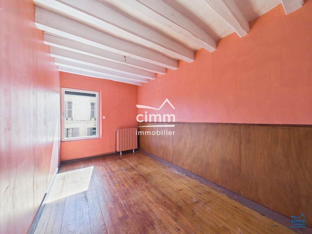 Maison à LONGUE-JUMELLES