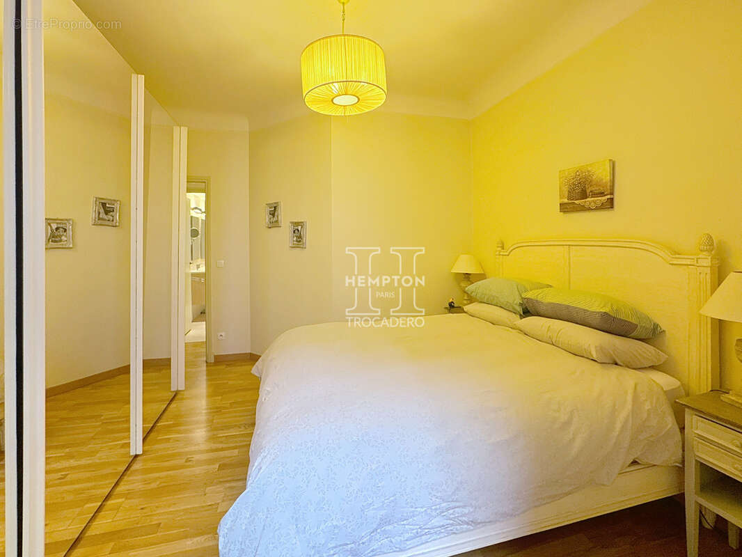 Appartement à PARIS-8E